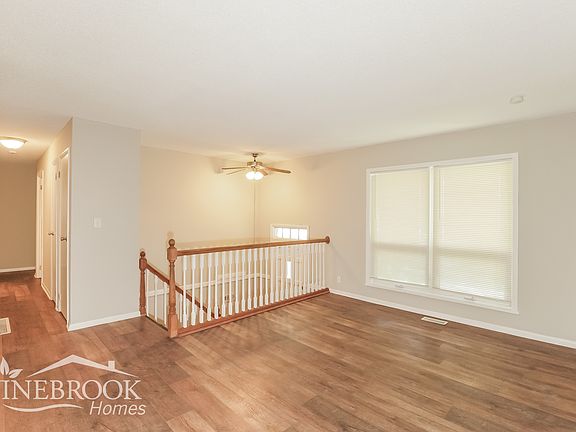 3rd image of 916 N Arapaho St