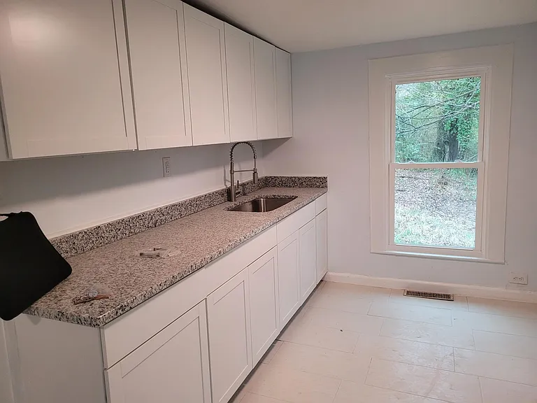 400 Arlington Rd — Photo 8