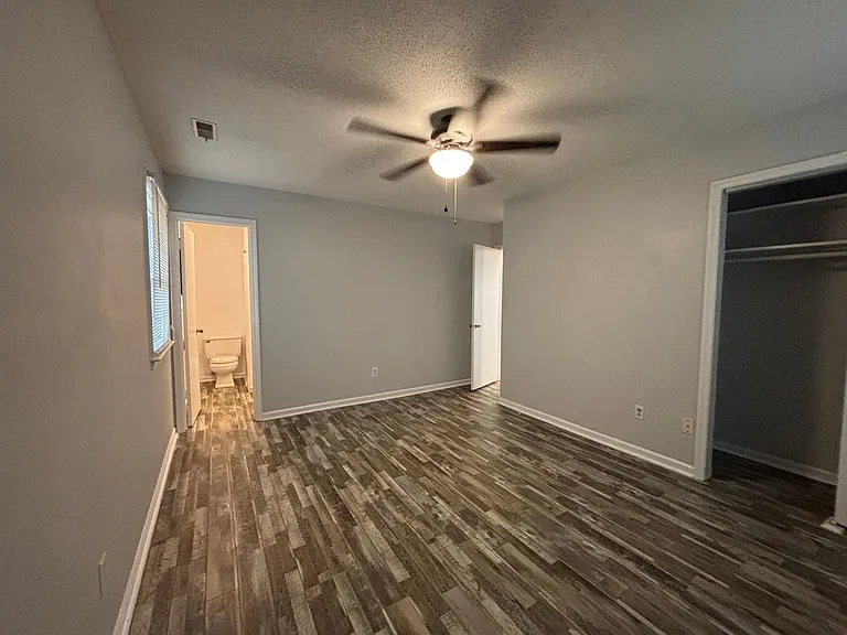 102 Hillside Ct — Photo 13