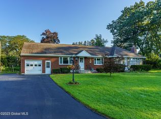 2 Magnolia Ct, Latham, NY 12110