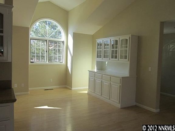5th image of 1648 Mackland Ave
