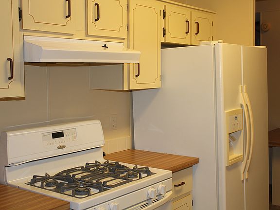 4th image of 429 Marlin Cir