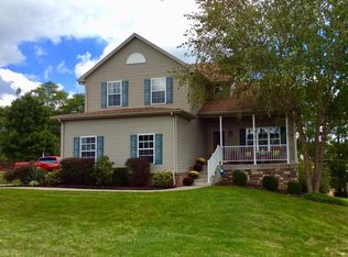 831 Oak Fairway Ct, Maysville, KY 41056