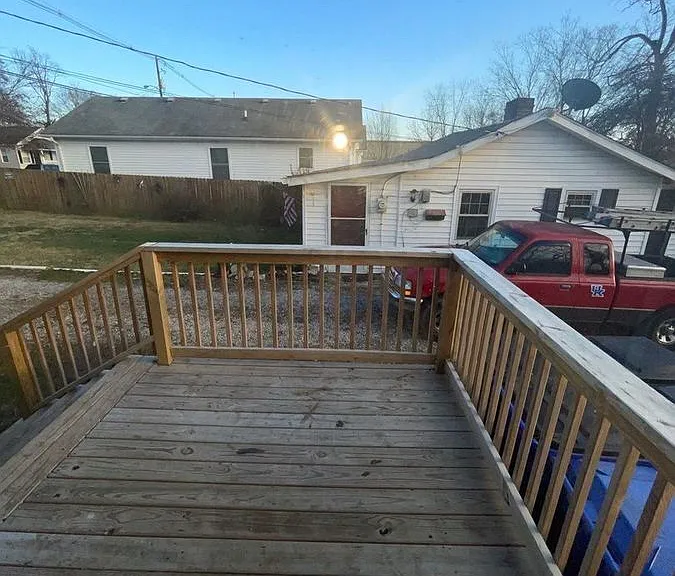 924 Delaware Ave — Photo 32