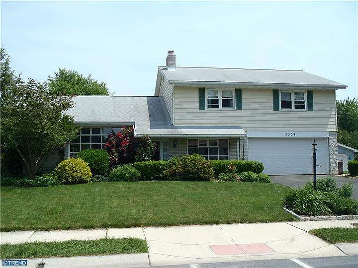 2509 Cromwell Dr photo 1