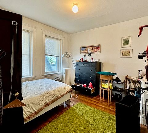 3rd image of 193 Strathmore Rd APT 15