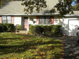 59 Ridge Haven Dr, Ridge, NY 11961