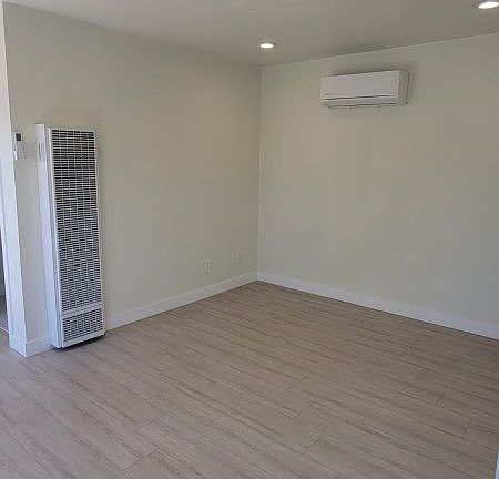 5th image of 950 N Kingsley Dr