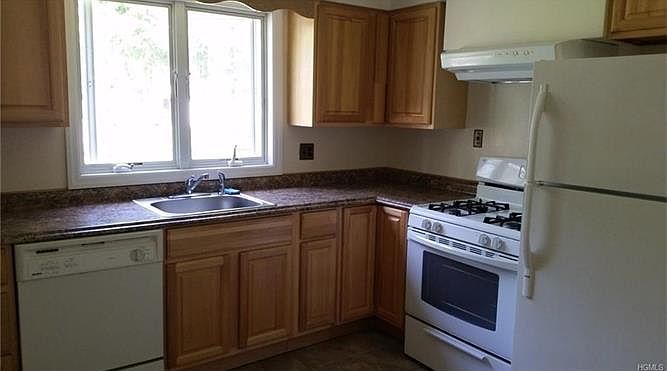 1st image of 1 Meyer Ln #2