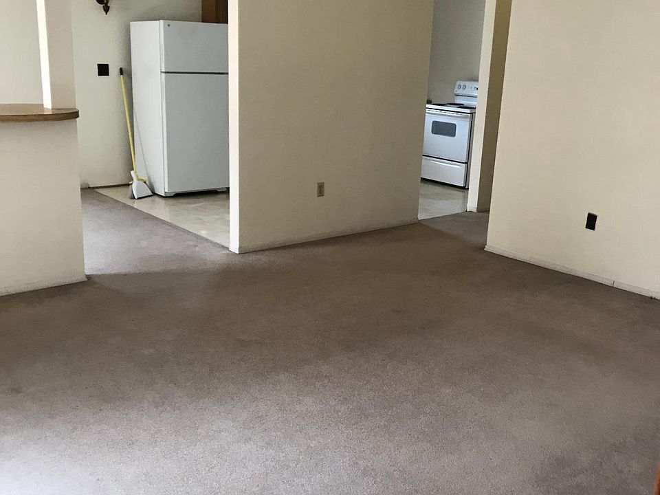 Living Rm into Kitchen