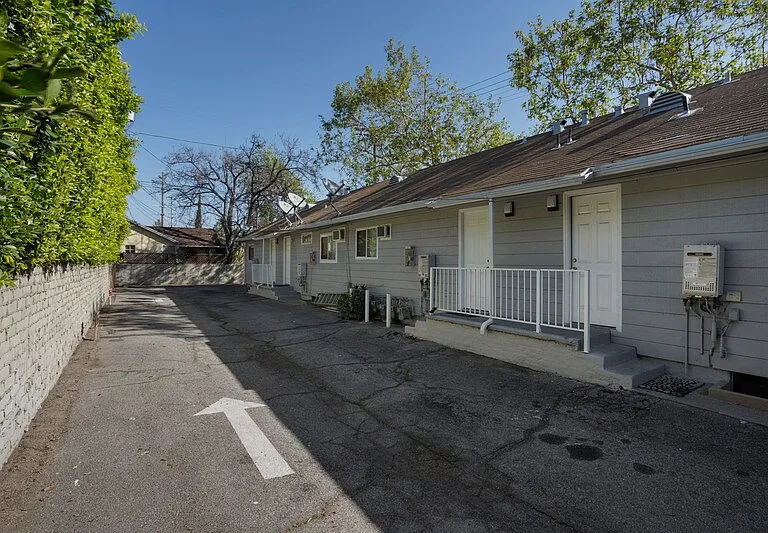 4839 Colfax Ave — Photo 11