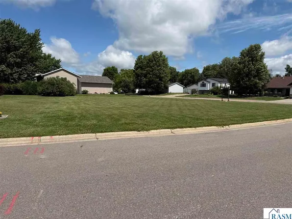 301 Hilton Dr, Saint Clair, MN 56080