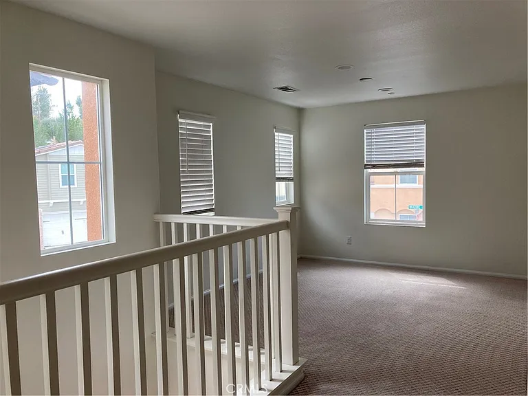 42744 Azure St — Photo 3