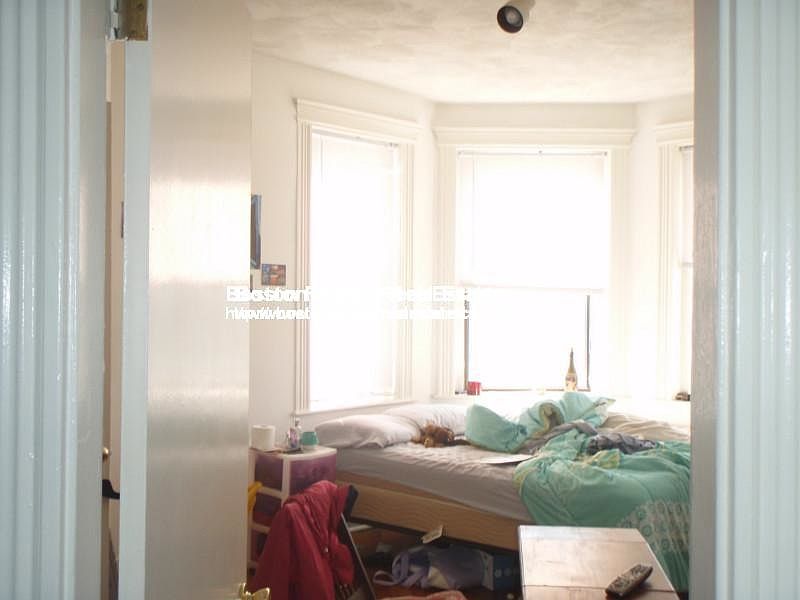 2nd image of 64 Charlesgate E #112
