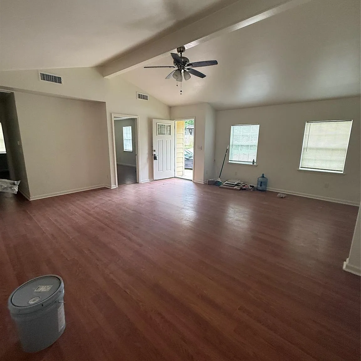 3 bed, 1.0 bath, 1000 sqft, $1,200 — Photo 4
