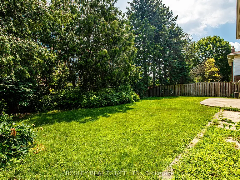 33 Forestbrook Cres — Photo 13