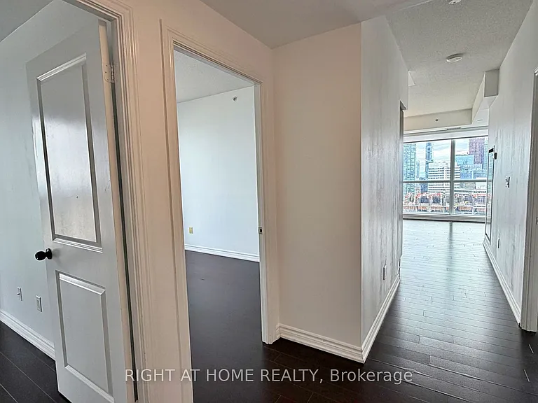 386 Yonge St #4207 — Photo 27