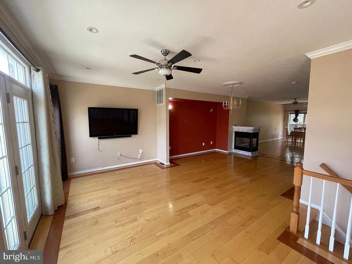 4 bed, 3.5 bath, 2400 sqft, $3,400 — Photo 2
