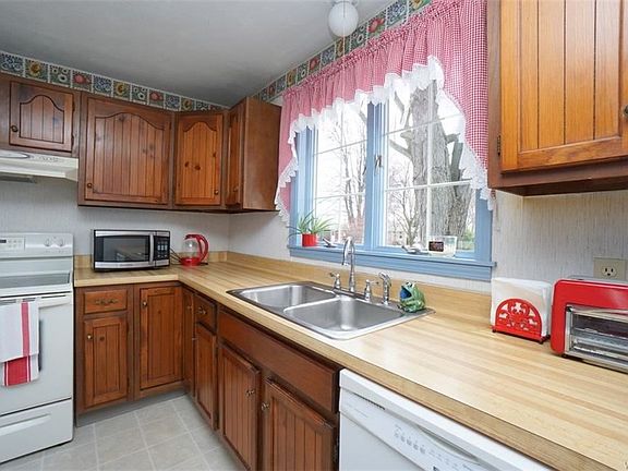 5th image of 103 Greenwood Cir