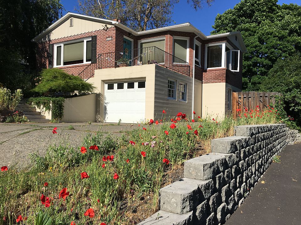 Garage and extra parking