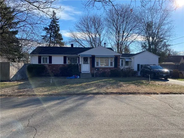 27 Galant Dr, Warwick, RI 02886