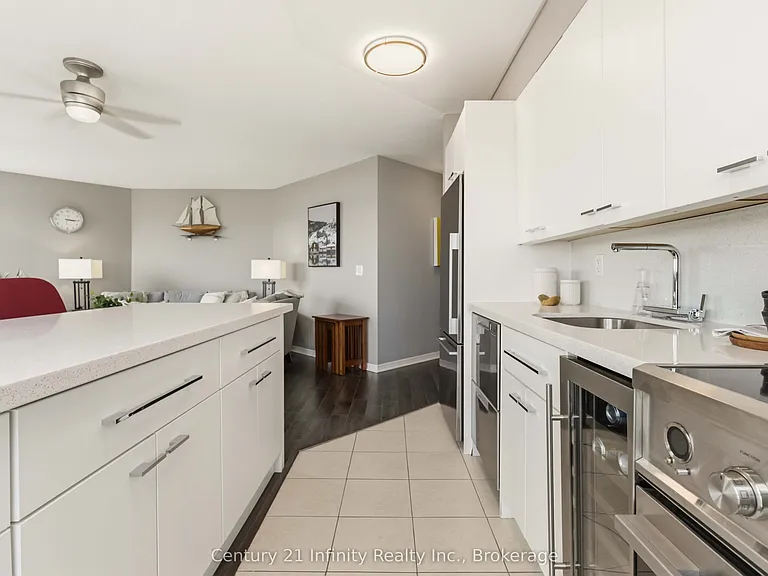 340 Watson St W #510 — Photo 14