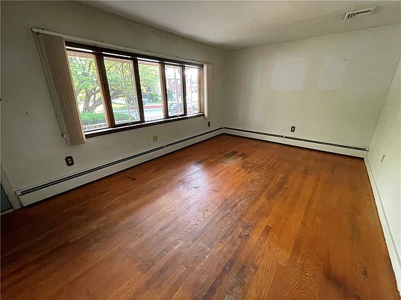 3rd image of 884 N Kearney St
