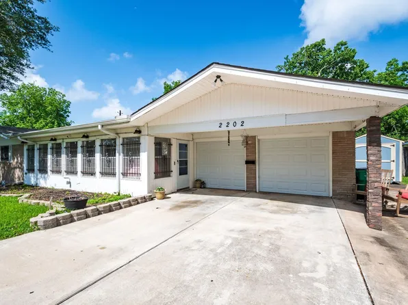 2202 French Pl, Baytown, TX 77520