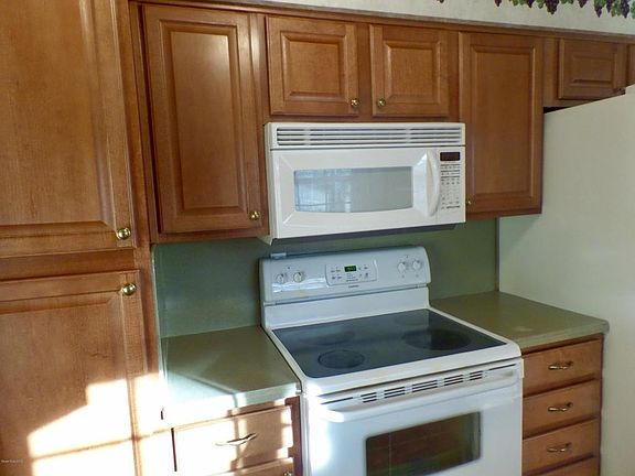 2nd image of 14 Fairglen Dr