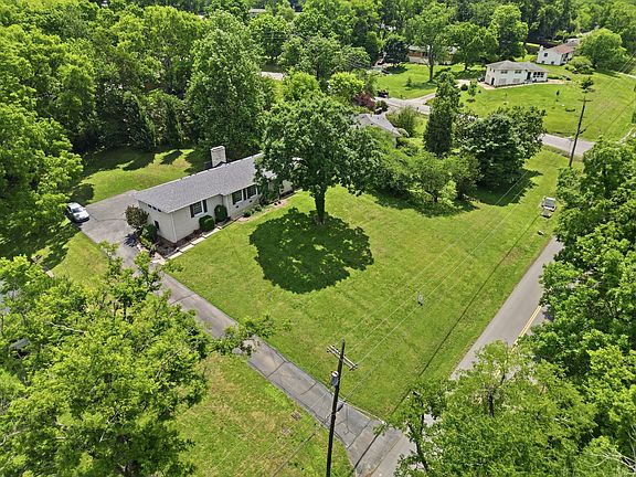 5th image of 742 Currey Rd