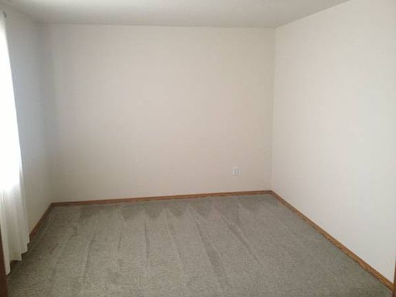 SIDE ROOM