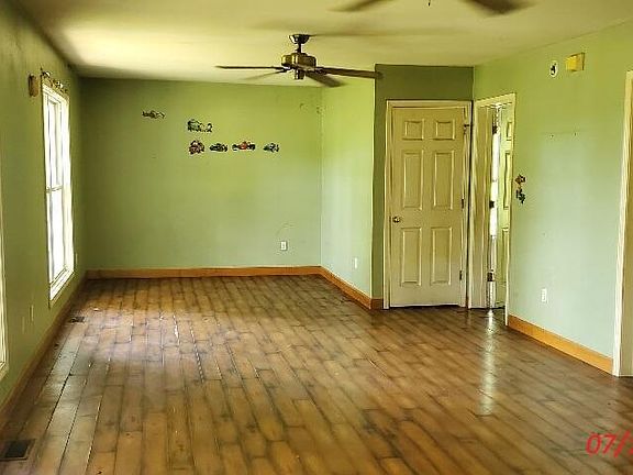 5th image of 379 Maple Road