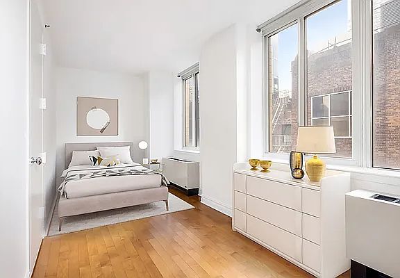 4th image of 401 E 60th St APT 5L