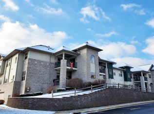 450 N Silverbrook Dr UNIT 106, West Bend, WI 53090