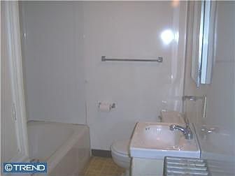 2nd floor bath - before