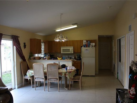 3rd image of 26851 Palm St