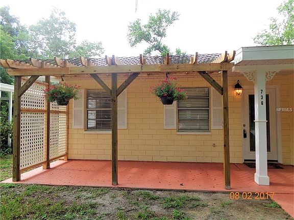 2nd image of 736 W Oakdale Ave