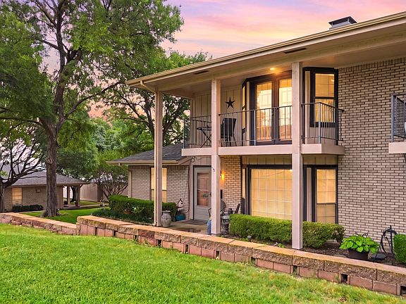 3rd image of 5860 Marina Dr #24
