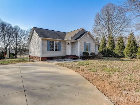 2704 Highland Dr, Lincolnton, NC 28092