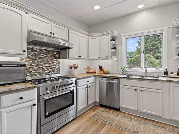 25th image of 147 E Genesee St