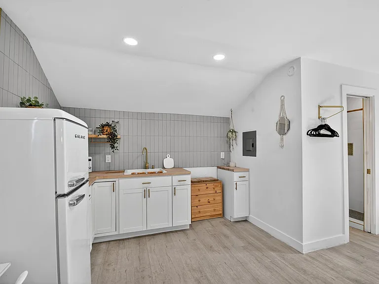 306 N J St — Photo 35