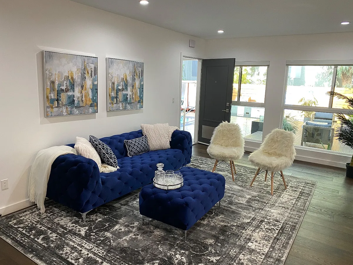 Unit Photo - 1267 N Laurel Ave #5