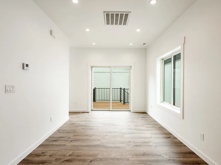 519 N Gould St — Photo 3