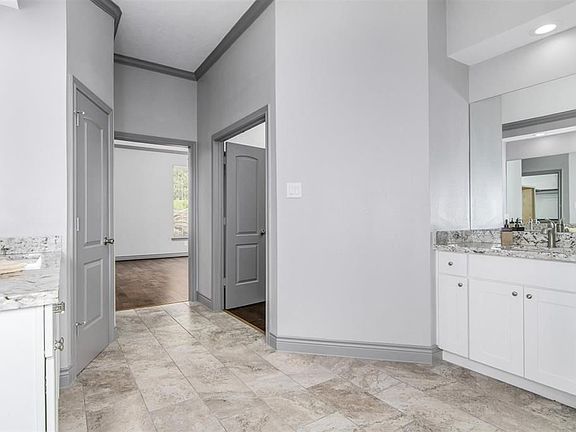 5th image of 2018 Fairway Green Dr