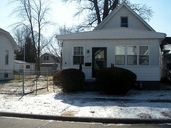 3rd image of 1419 E Illinois St