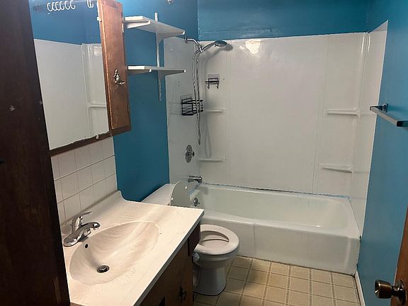 5th image of 407 E Douglas St