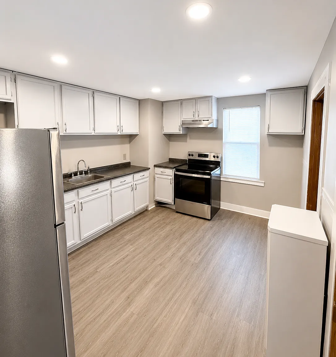 5 bed, 1900 sqft, $1,800 — Photo 2