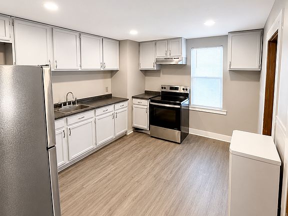 2nd image of 1365 Capouse Ave