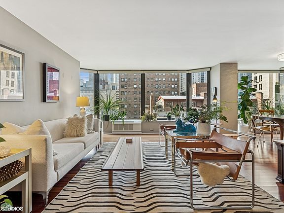 3rd image of 50 E Bellevue Pl APT 903