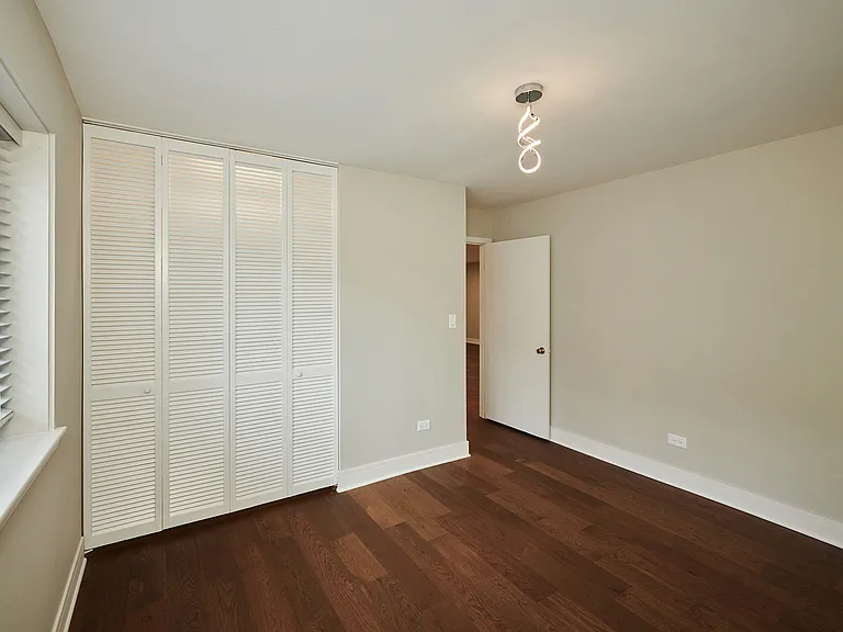 7074 N Ridge Blvd #1E — Photo 16